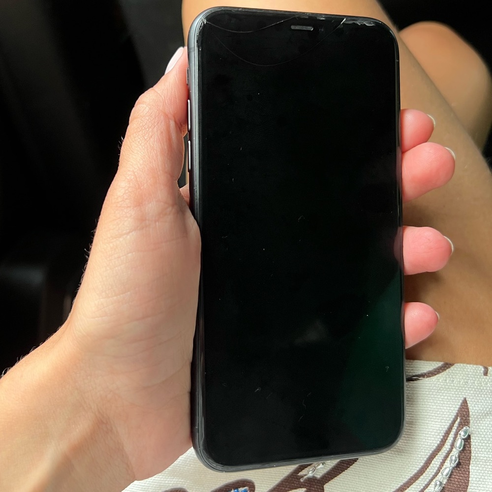 iPhone 11 128gb. 2 cracks on upper screen that dont bother usage. Works perfect